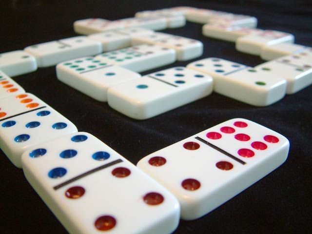 Dominoes box cover
